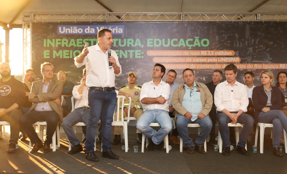 Governador confirma proposta e incorporação do Uniuv pela Unespar avança