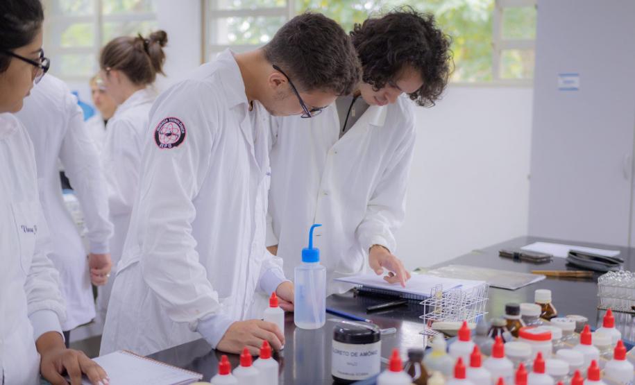 Com 21 anos, curso de Química Tecnológica da UEPG tem alta empregabilidade