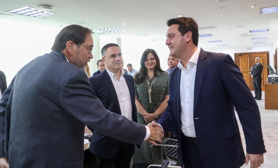 Tecpar assina acordo com empresa para ampliar produção da vacina antirrábica veterinária