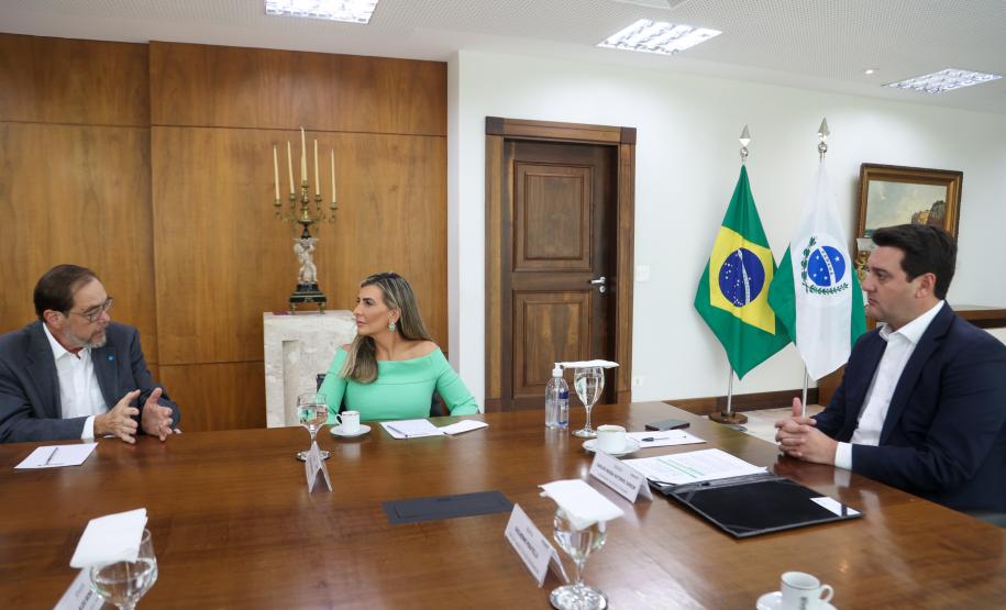 Tecpar assina acordo com empresa para ampliar produção da vacina antirrábica veterinária