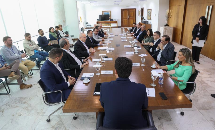 Tecpar assina acordo com empresa para ampliar produção da vacina antirrábica veterinária