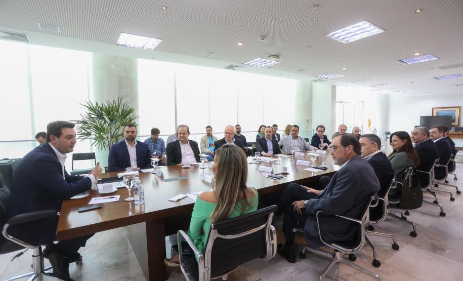 Tecpar assina acordo com empresa para ampliar produção da vacina antirrábica veterinária