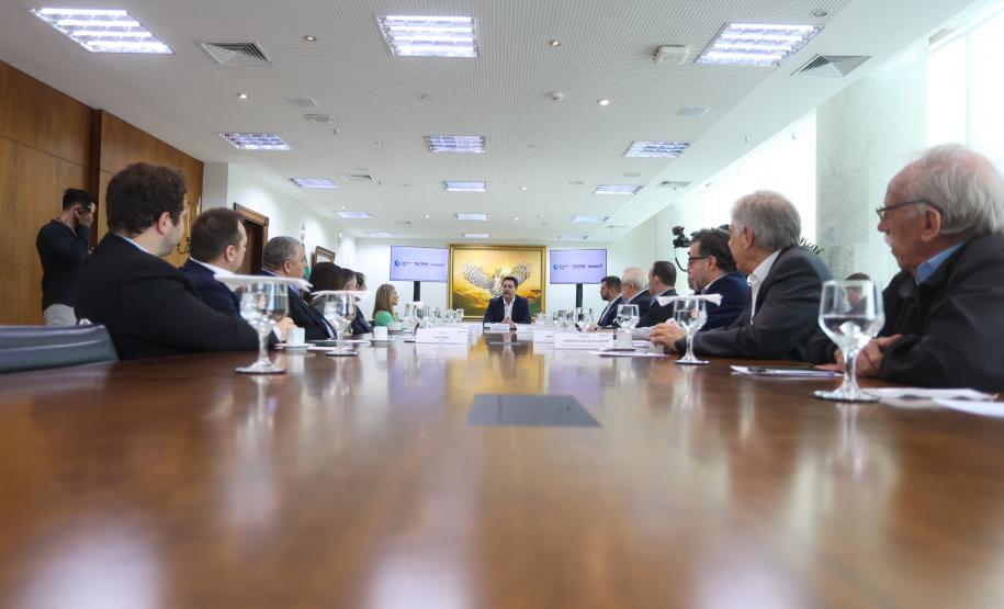 Tecpar assina acordo com empresa para ampliar produção da vacina antirrábica veterinária