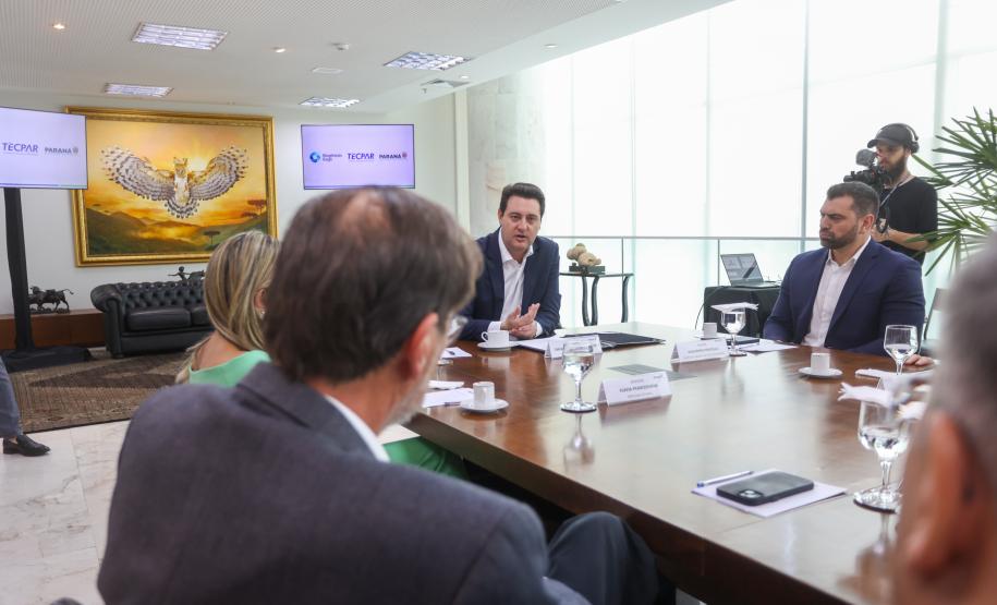 Tecpar assina acordo com empresa para ampliar produção da vacina antirrábica veterinária