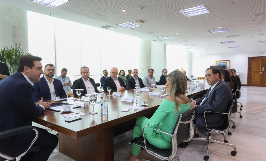 Tecpar assina acordo com empresa para ampliar produção da vacina antirrábica veterinária