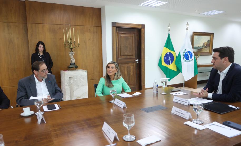 Tecpar assina acordo com empresa para ampliar produção da vacina antirrábica veterinária