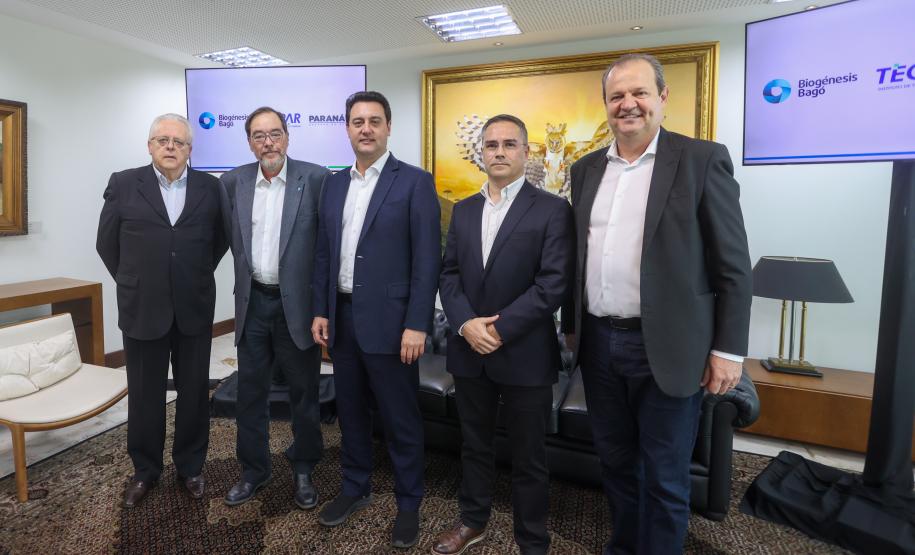 Tecpar assina acordo com empresa para ampliar produção da vacina antirrábica veterinária