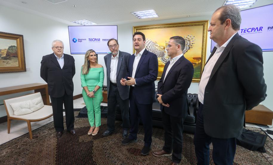 Tecpar assina acordo com empresa para ampliar produção da vacina antirrábica veterinária