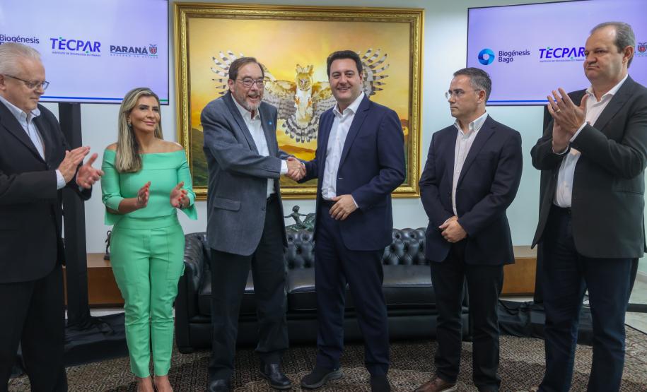 Tecpar assina acordo com empresa para ampliar produção da vacina antirrábica veterinária