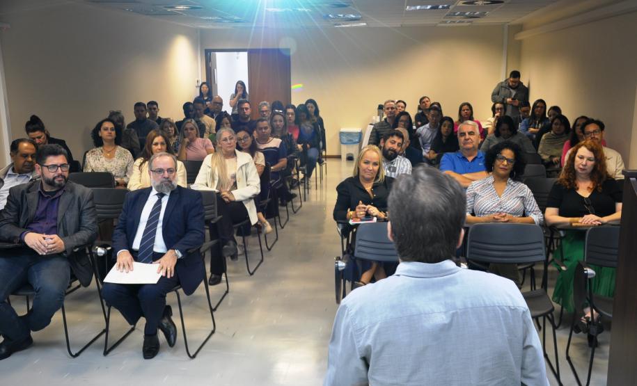 Servidores participam de palestra que integra a campanha Junho Paraná sem Drogas