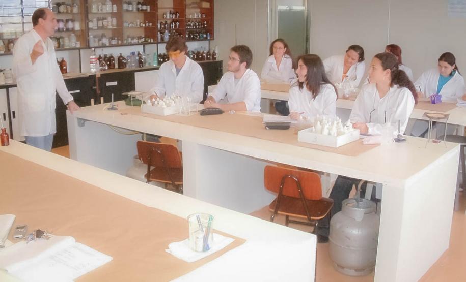 Com 21 anos, curso de Química Tecnológica da UEPG tem alta empregabilidade