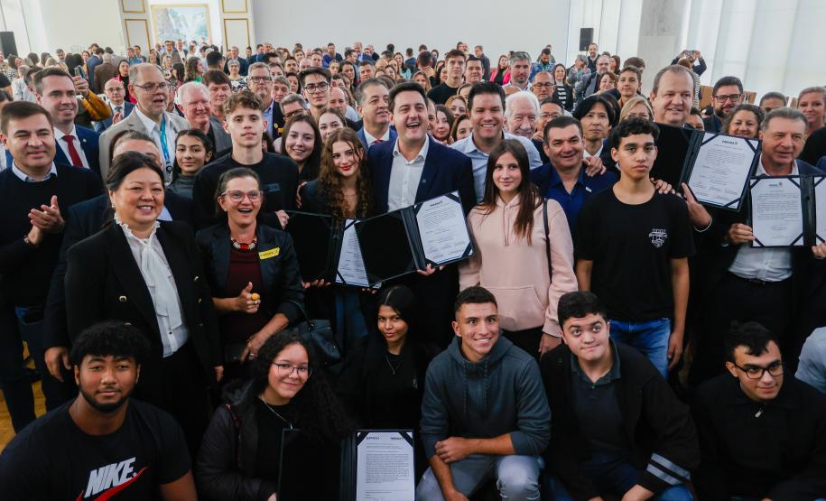 Governador lança projeto para estimular formação tecnológica de 3 mil alunos em 50 cidades