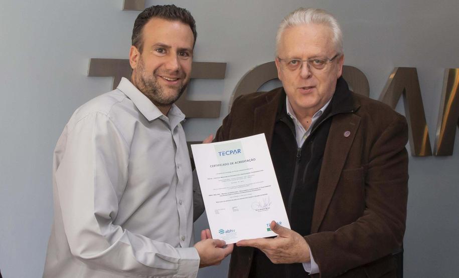 Tecpar concede primeira certificação para laboratório veterinário