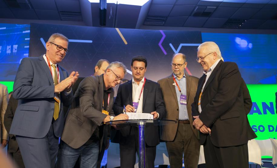 Tecpar e Sebrae-PR formalizam parceria em projeto de inovação em saúde e biotecnologia