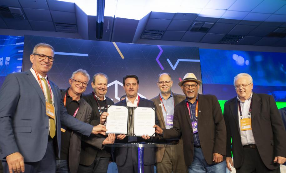 Tecpar e Sebrae-PR formalizam parceria em projeto de inovação em saúde e biotecnologia