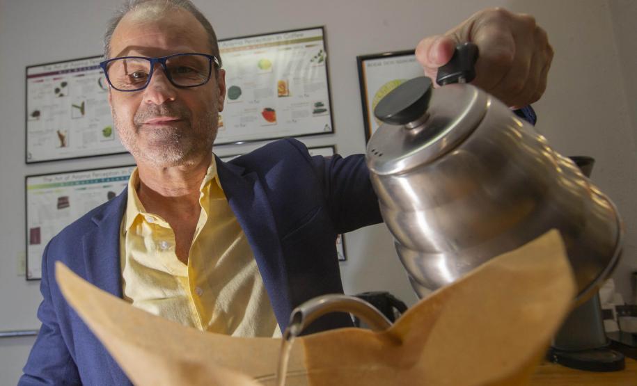 Com apoio do Tecpar, empreendedores vão produzir água para preparo de cafés especiais