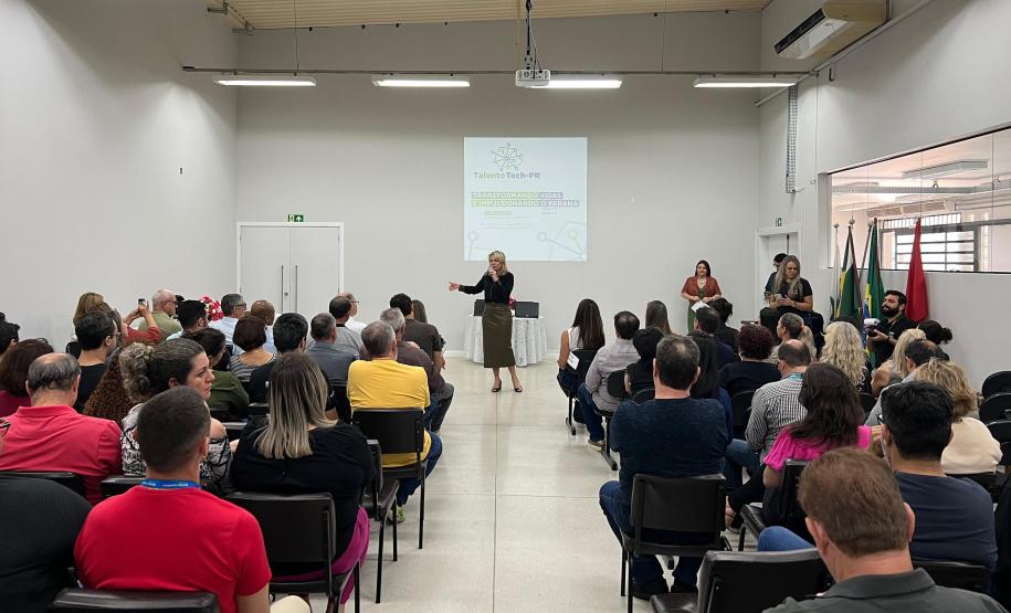 Municípios das regiões Norte e Norte Pioneiro recebem notebooks do Talento Tech