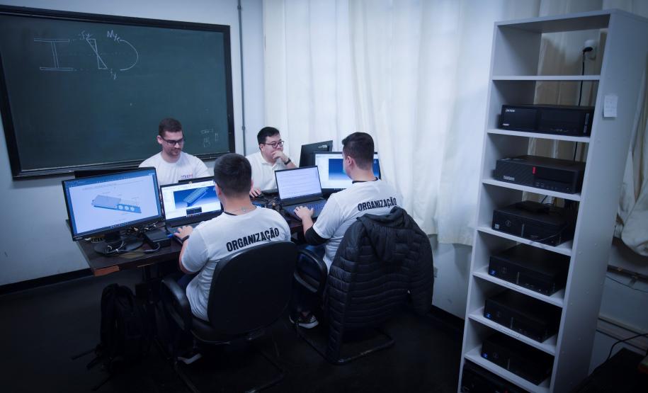 Pesquisa da UEM aponta viabilidade do aço reforçado por nióbio na construção civil