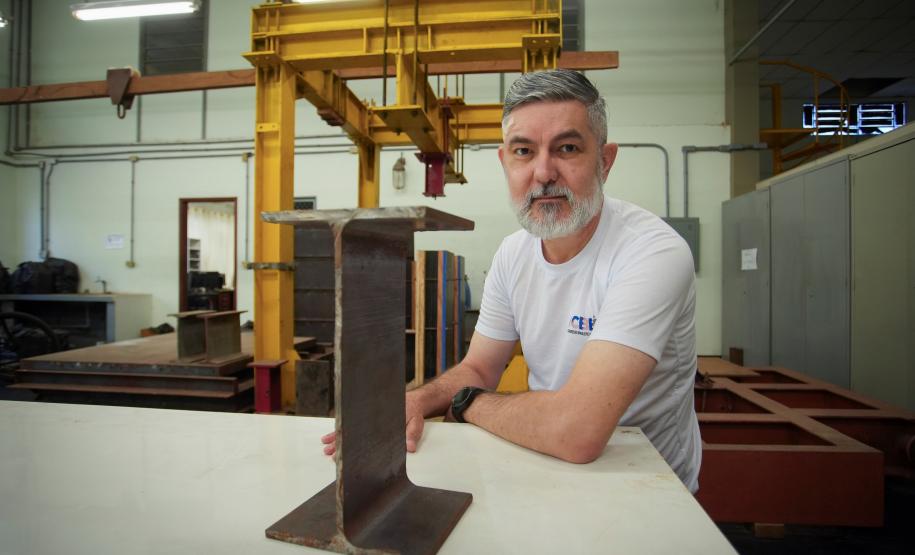 Pesquisa da UEM aponta viabilidade do aço reforçado por nióbio na construção civil