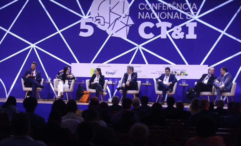 Paraná discute diretrizes para a ciência, tecnologia e inovação em conferência em Brasília