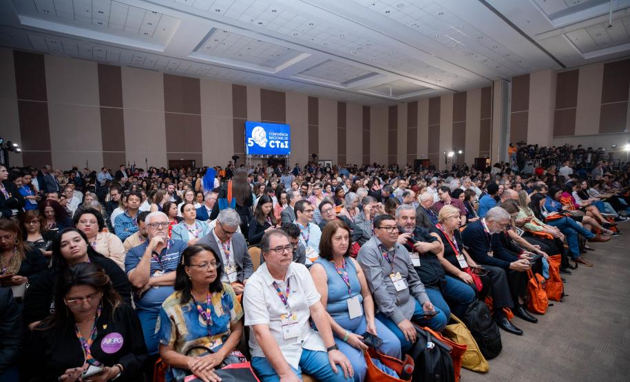 Paraná discute diretrizes para a ciência, tecnologia e inovação em conferência em Brasília