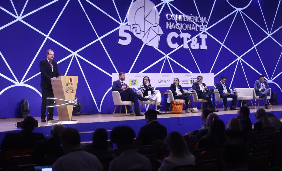 Paraná discute diretrizes para a ciência, tecnologia e inovação em conferência em Brasília