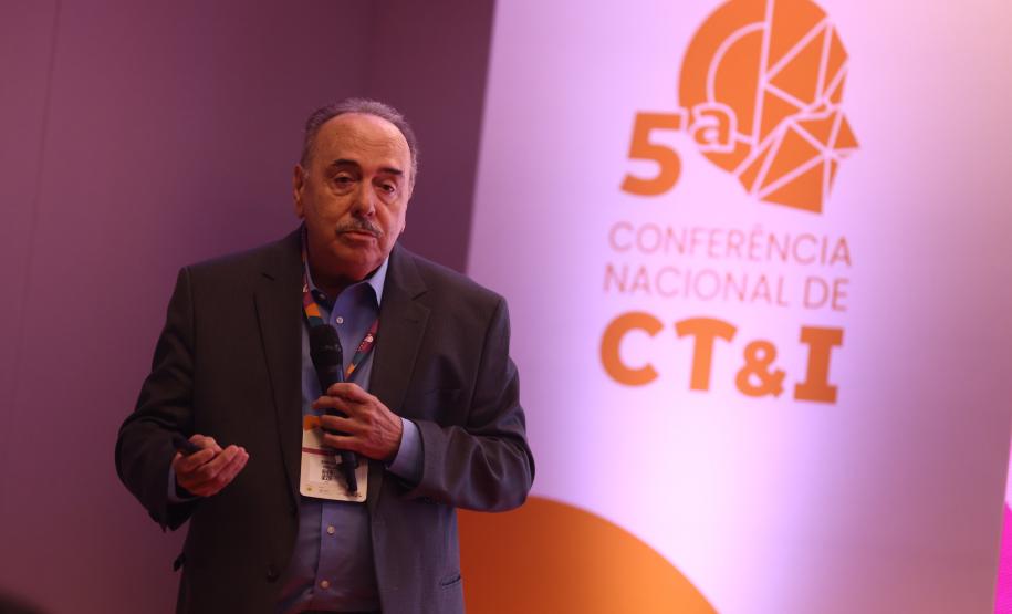 Paraná discute diretrizes para a ciência, tecnologia e inovação em conferência em Brasília