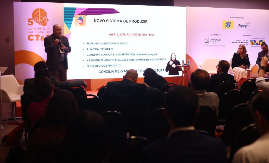 Paraná discute diretrizes para a ciência, tecnologia e inovação em conferência em Brasília