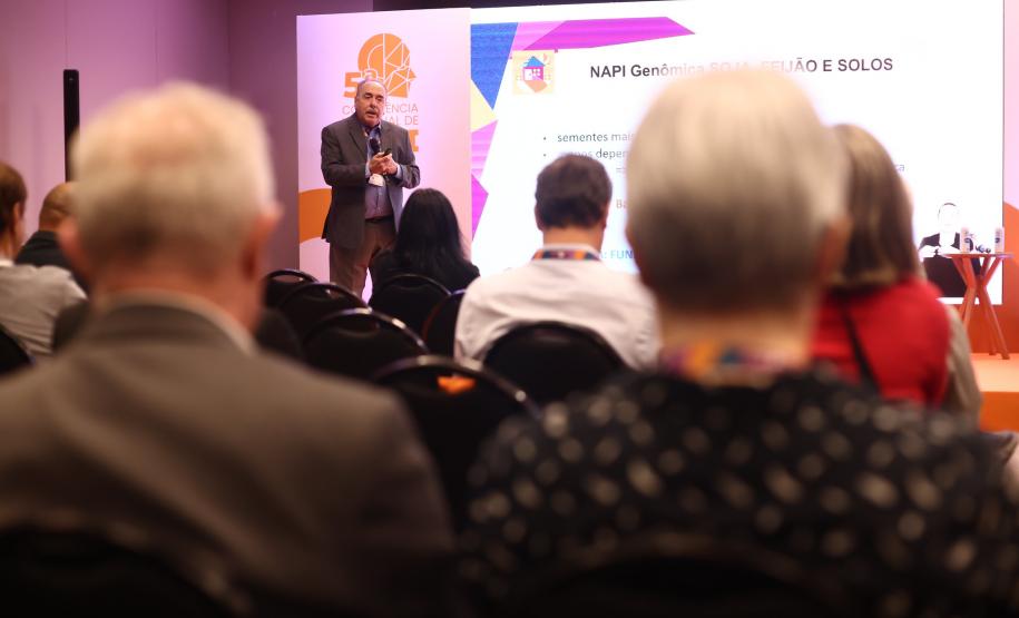 Paraná discute diretrizes para a ciência, tecnologia e inovação em conferência em Brasília