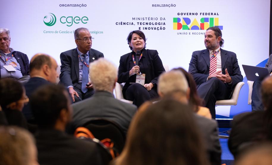 Paraná discute diretrizes para a ciência, tecnologia e inovação em conferência em Brasília