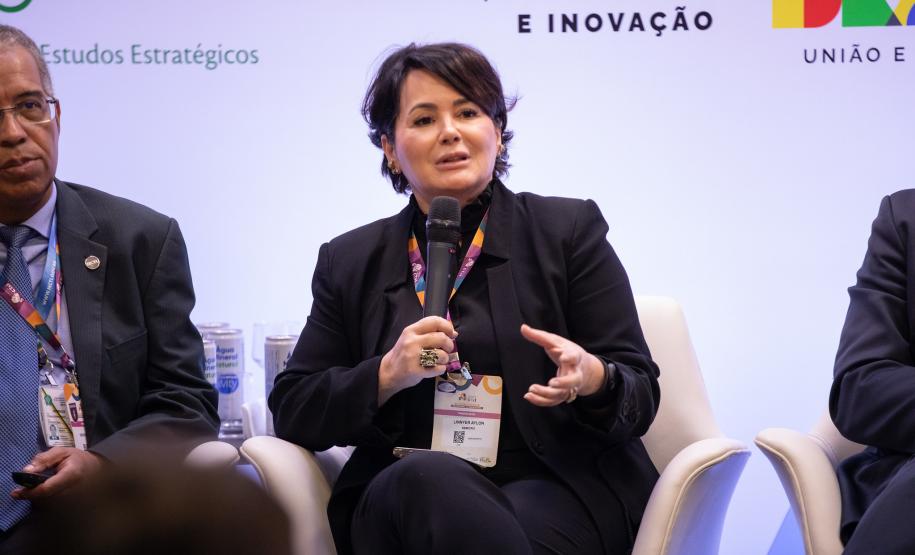 Paraná discute diretrizes para a ciência, tecnologia e inovação em conferência em Brasília