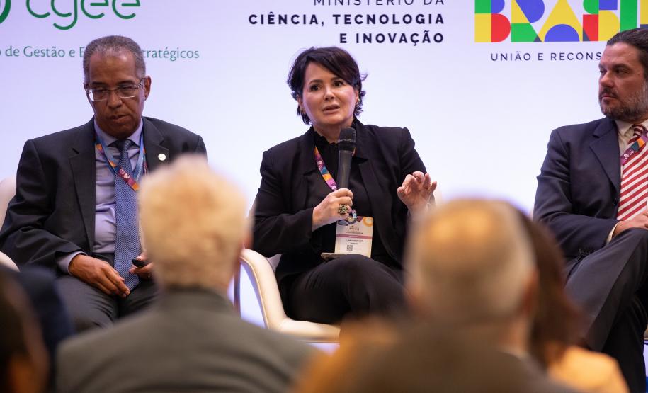 Paraná discute diretrizes para a ciência, tecnologia e inovação em conferência em Brasília