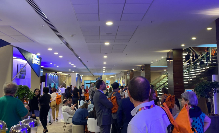 Paraná discute diretrizes para a ciência, tecnologia e inovação em conferência em Brasília