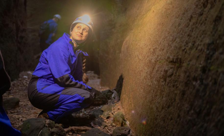 Pesquisas da UEPG sobre cavernas integram livro finalista do Prêmio Jabuti Acadêmico