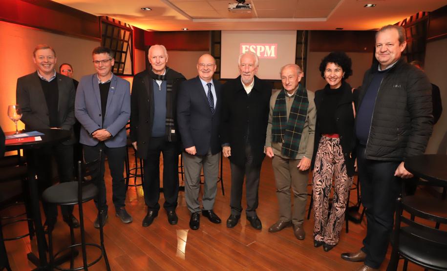 Escola superior referência em negócios expande atuação para o Paraná