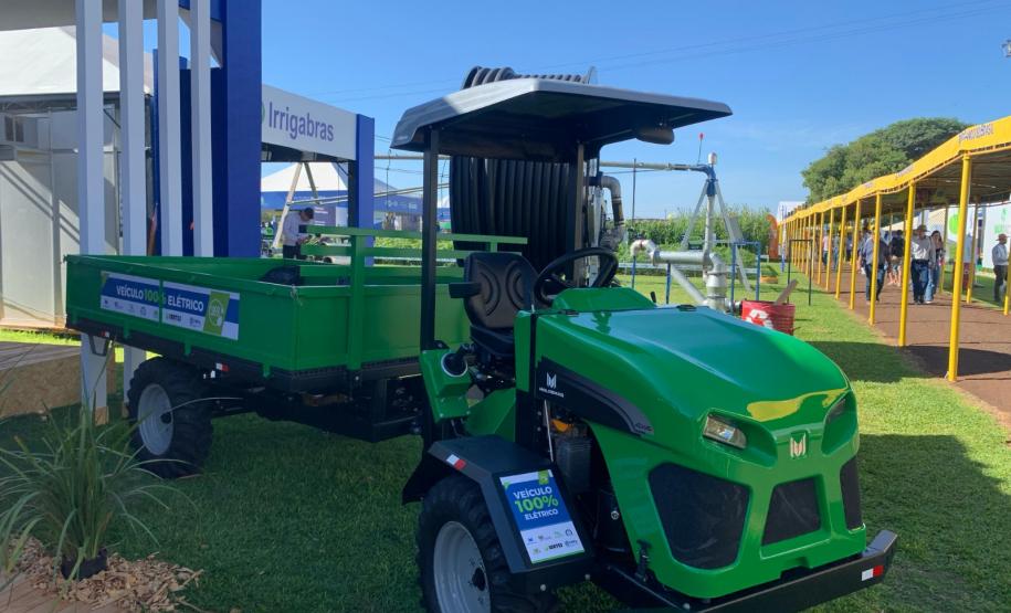 Trator elétrico desenvolvido na Unioeste promove tecnologia sustentável no campo