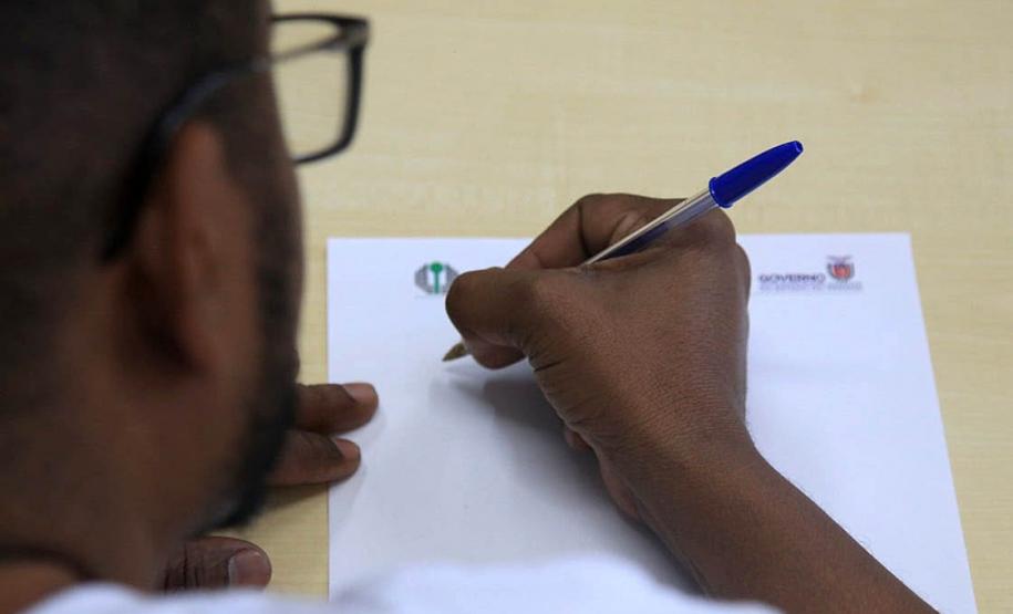 UEL reserva vaga para negros e PCDs em concursos públicos para professores