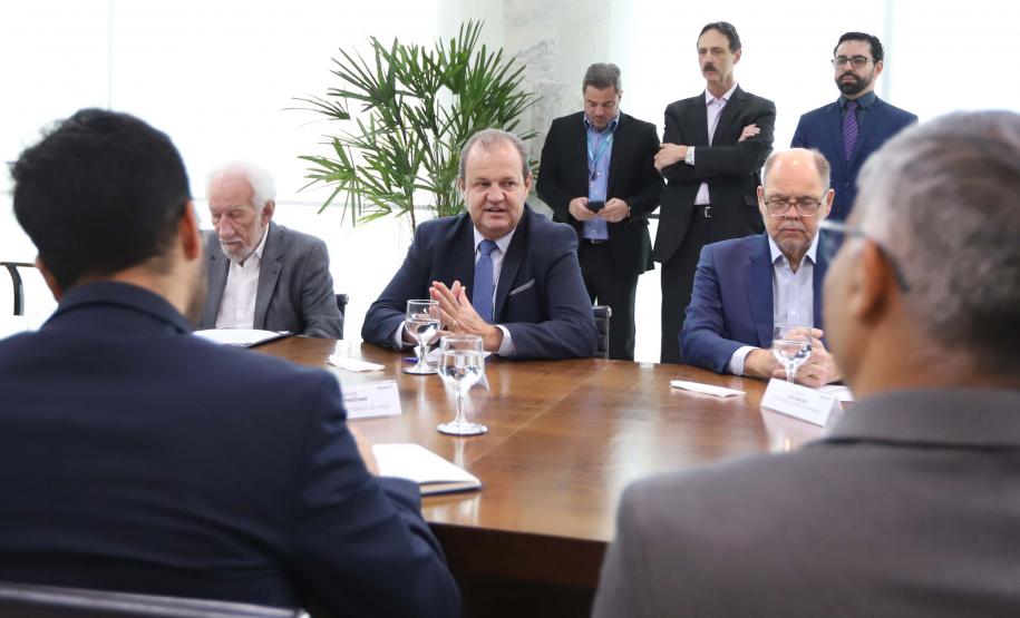 Comitiva da Índia visita Paraná para planejar instalação de supercomputadores