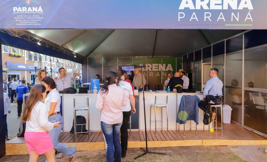 Na Agroleite, Arena Paraná apresenta projetos científicos e programas para os produtores