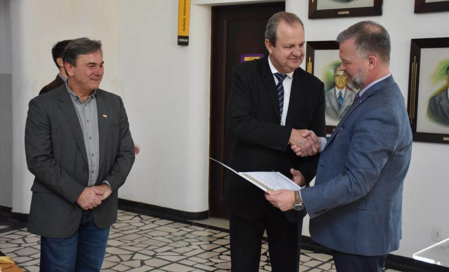 Representantes do Estado recebem homenagem por atuação no fomento científico