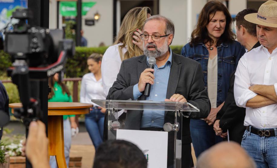 Governador assina acordo com Castrolanda para criação de Parque Tecnológico do Agroleite