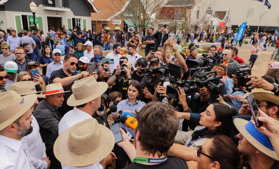 Governador assina acordo com Castrolanda para criação de Parque Tecnológico do Agroleite