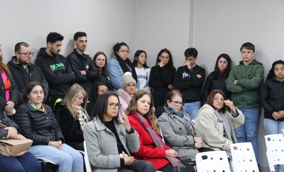 Unioeste presta homenagens a professores, médicos e ex-alunos vítimas de acidente aéreo