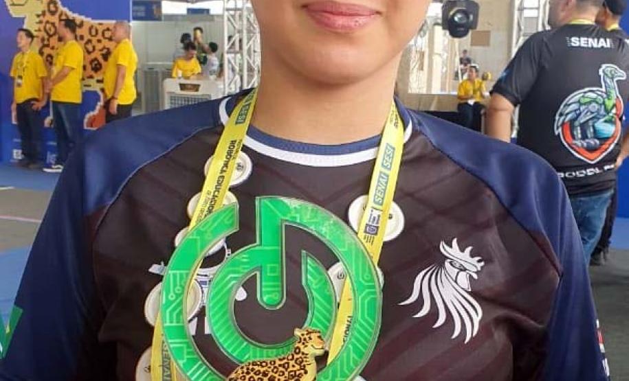 Estudantes de escola estadual de Curitiba vencem competição de robótica em Cuiabá