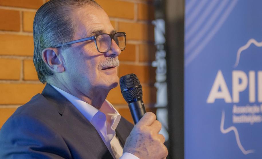 Reitor da Unioeste toma posse na presidência da Apiesp