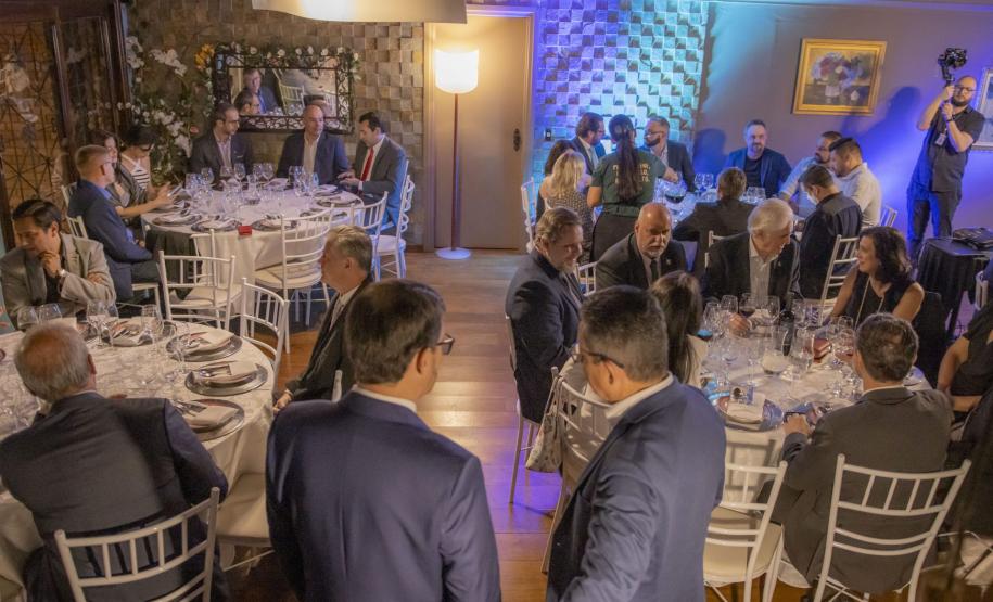 Reitor da Unioeste toma posse na presidência da Apiesp