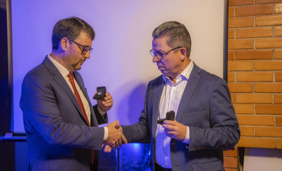 Reitor da Unioeste toma posse na presidência da Apiesp