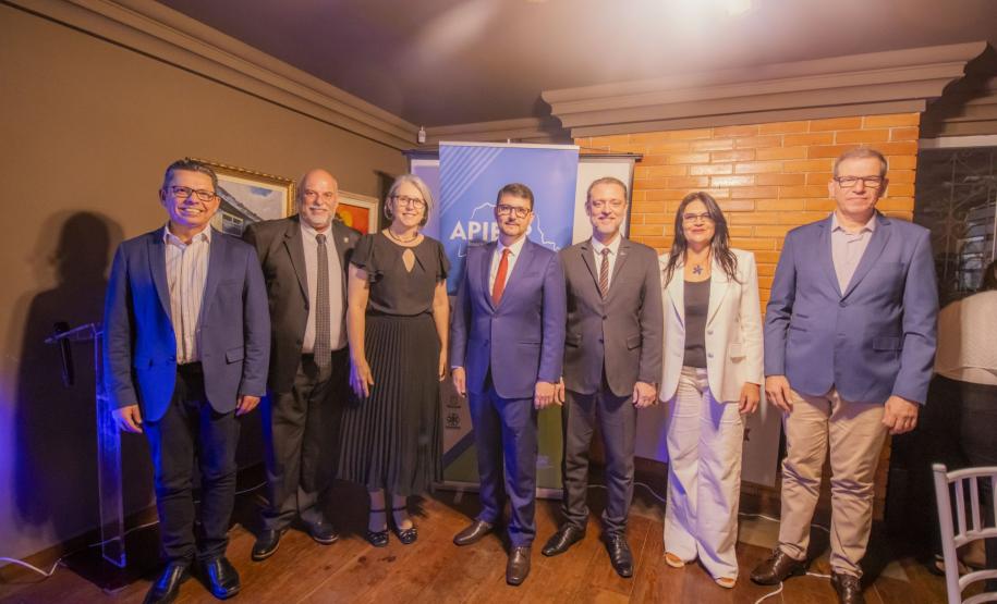 Reitor da Unioeste toma posse na presidência da Apiesp