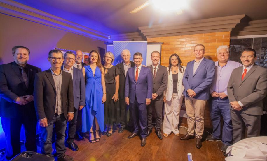 Reitor da Unioeste toma posse na presidência da Apiesp