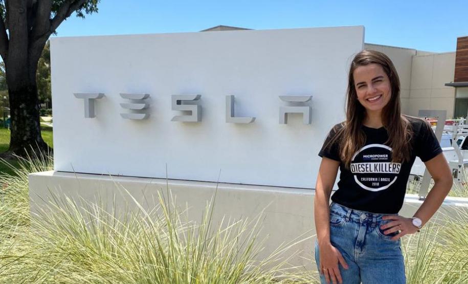 Ex-aluna da Unioeste é primeira mulher certificada pela Tesla no Brasil
